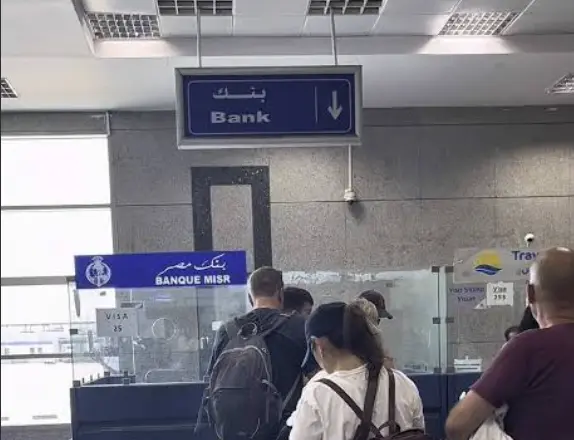 Bank-Schalter für Visumskauf am Flughafen Hurghada