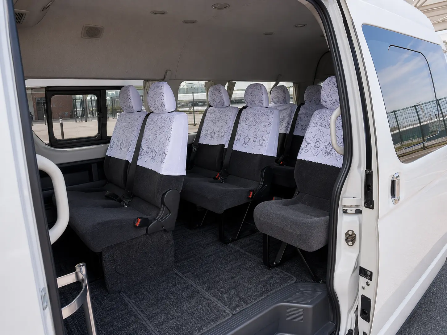 Fahrzeug mit Sicherheitsgurten für den Transfer mit Kindersitz in Marsa Alam