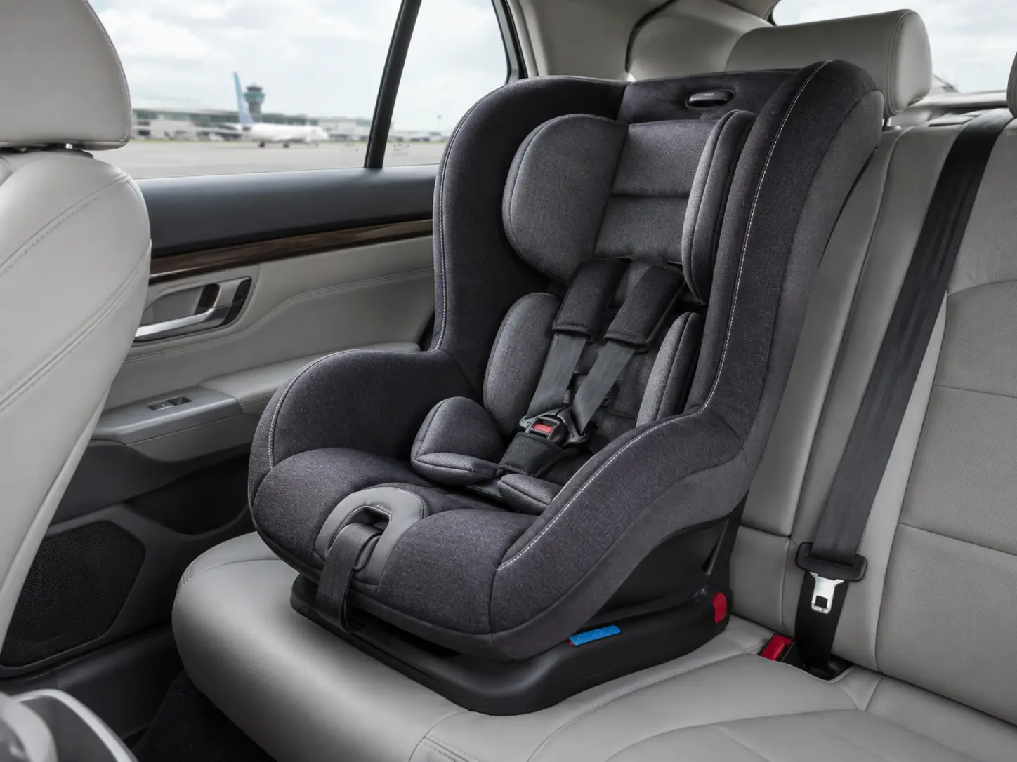 Beispiel eines verstellbaren Kinderautositzes im Transferfahrzeug