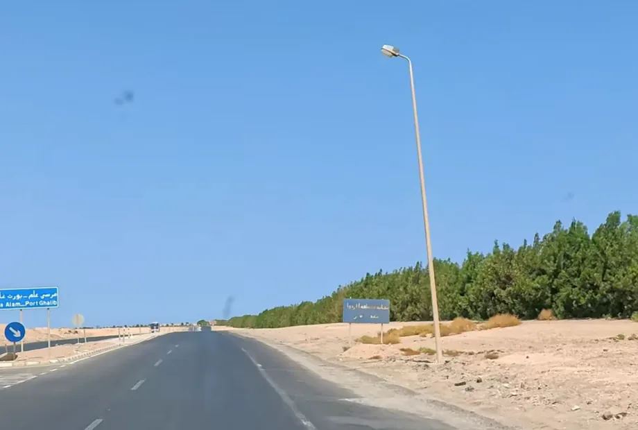 Straße nach Coraya Bay